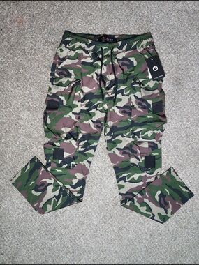 Men's Camouflage Cargo Pants - Green Camo